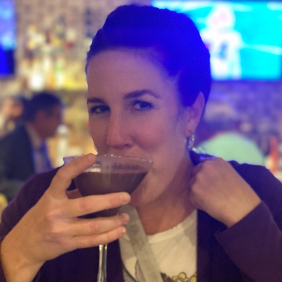 Meet your Posher, Emily - Picture 2 of 5